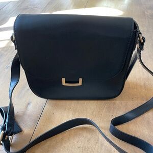 Innue Black Leather Shoulder Bag New
